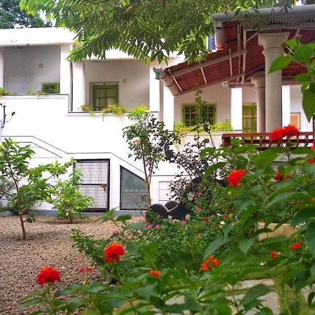 Marayoor Holidays Maraiyūr Екстериор снимка